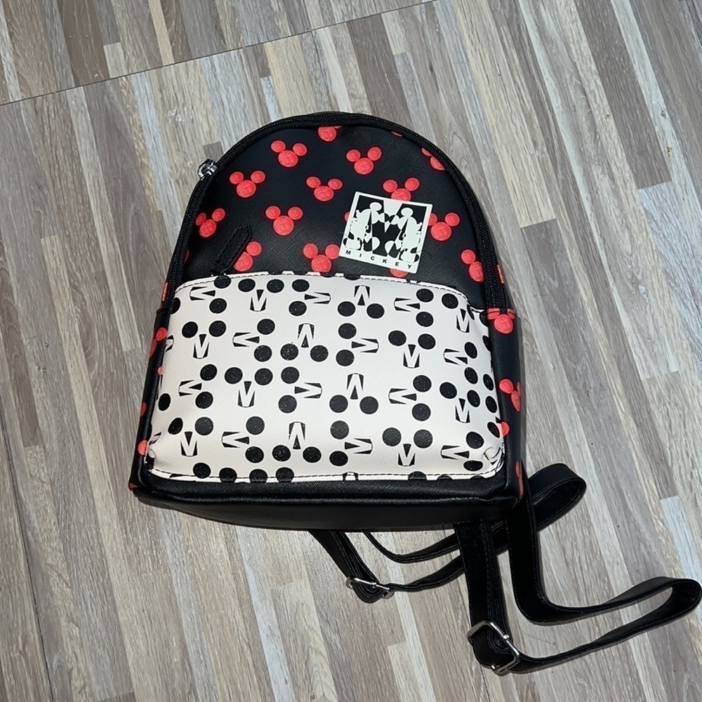 Danielle Nicole Disneys Mickey Mouse backpack!